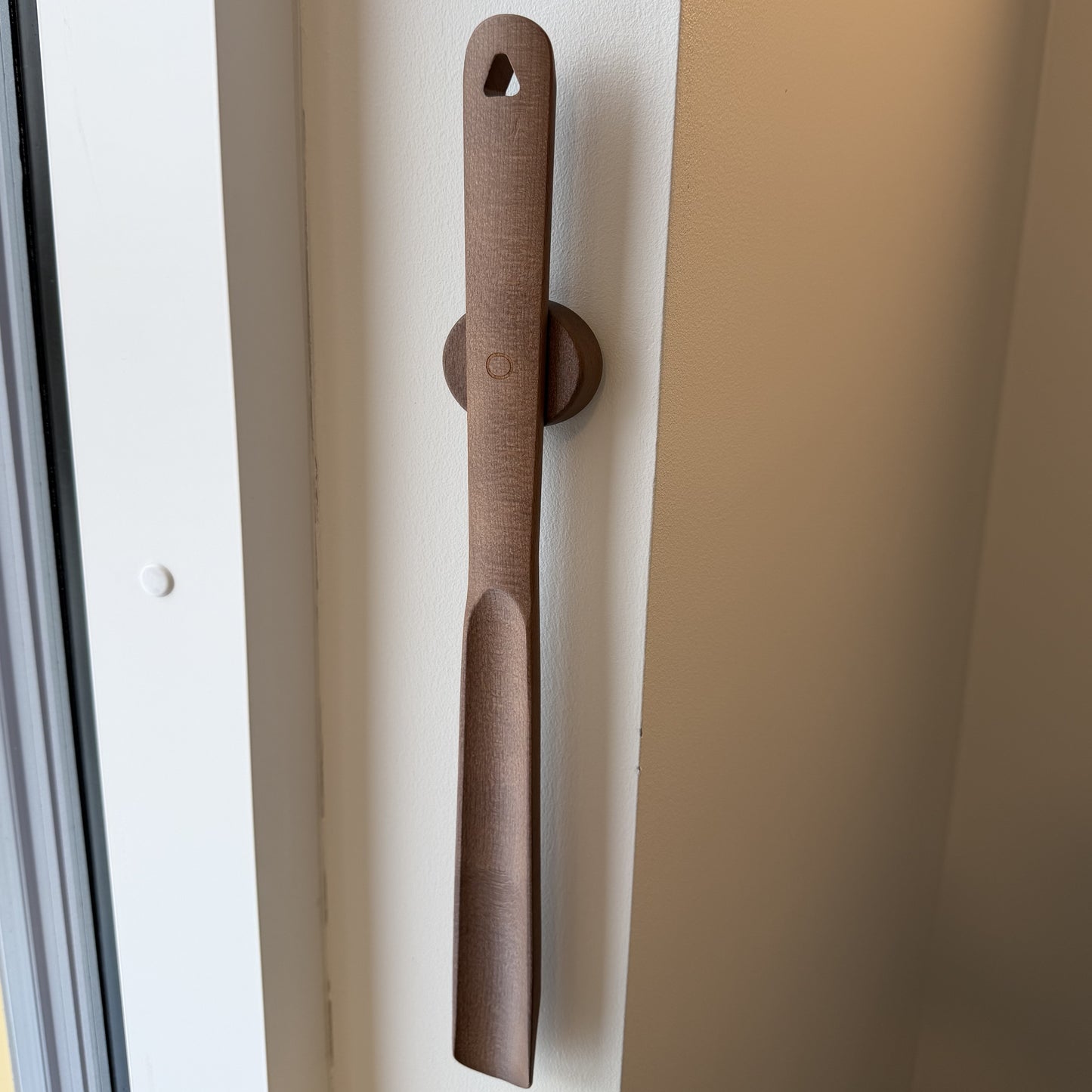 Kenkälusikka magneetilla